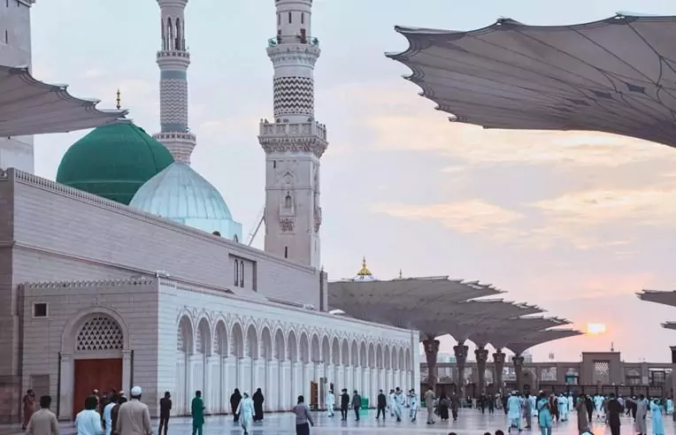 Masjid an-Nabawi at sunset, Madinah